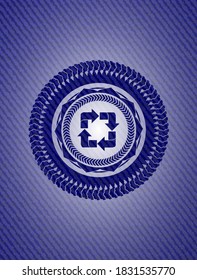 icono de reciclaje con textura de denim. 