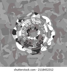 icono de reciclaje dentro de la textura de camo gris. 