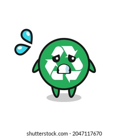 personaje de mascota de reciclaje con gesto de miedo, diseño bonito