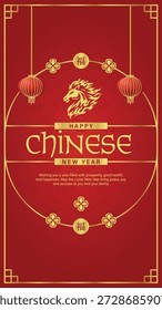 Roter Hintergrund mit verheißungsvoller goldener Typografie, die ein glückliches chinesisches Neujahr wünscht. traditionelle Elemente wie verzierte Laternen, goldene Ränder, Wolkenmuster und ein goldenes Pferd Tierkreis Symbol