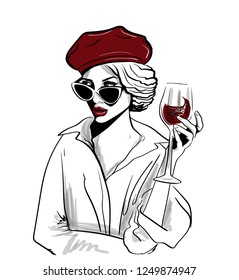 mujer de la boina roja con un vaso de vino