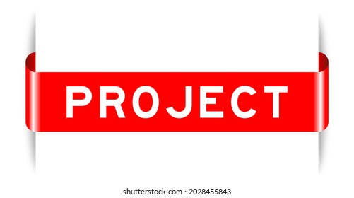 Banner de etiqueta insertado de color rojo con proyecto de palabra sobre fondo blanco
