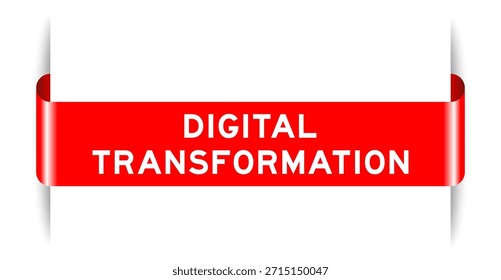 Cor vermelha inserida etiqueta banner com palavra transformação digital no fundo branco