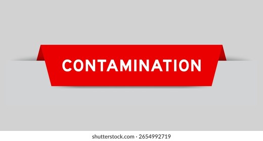 Cor vermelha inserida etiqueta com contaminação de palavra em fundo cinza