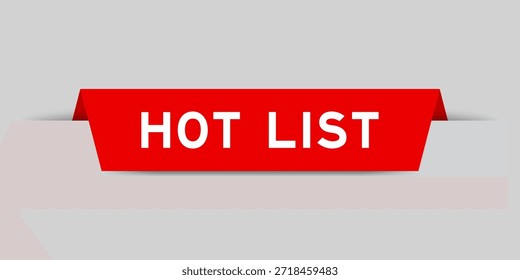 Etiqueta insertada de color rojo con la lista caliente de la palabra en fondo gris