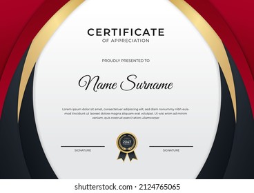 Plantilla de borde de certificado de logro rojo y dorado con placa de lujo y patrón de línea moderna. Para las necesidades de premios, negocios y educación