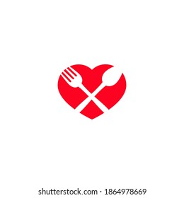 corazón rojo y cuchara de tenedor, cuchillo. para un icono o símbolo del restaurante