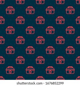 Línea roja Icono del kit de primeros auxilios aislado en un patrón sin fisuras en el fondo negro. Caja médica con cruz. Equipo médico de emergencia. Concepto de salud.  Ilustración vectorial