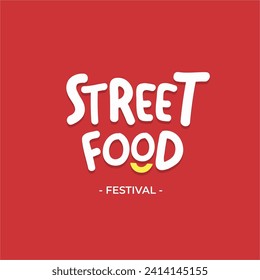 Logo rojo con cara de carita blanca en el centro de un festival de comida callejera. El texto "STREET FOOD FESTIVAL" está escrito en blanco encima y debajo de la cara sonriente. El logo está puesto contra un fondo rojo