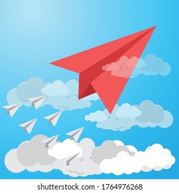 el plano rojo de papel lleva a los grises sobre un fondo del cielo. Liderazgo, trabajo en equipo.