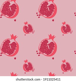 Granadas rojas en un fondo rosado.