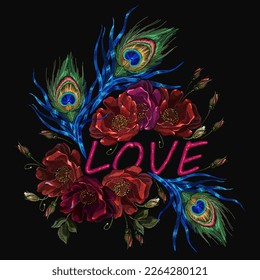 Flores rojas de amapolas y coloridas plumas de pavo real. Lema de amor. Bordados. Plantilla de moda para el diseño de ropa. Fondo del vector floral