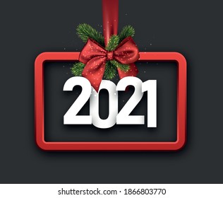 Roter quadratischer Rahmen, der auf dem Band hängt, mit Schleife wie Weihnachtsbaumspielzeug. Weiß 2021 signiert darin. Zweige. Schwarzer Hintergrund. Vektorgrafik für Feiertage.