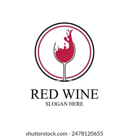 Vidrio de vino tinto con diseño de logotipo splash idea con círculo de etiqueta