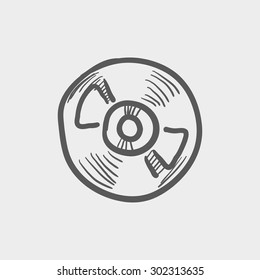 Icono de esbozo de grabadora de grabadora de reproductor de cinta para web y móvil. Icono de gris oscuro vector dibujado a mano sobre fondo gris claro.