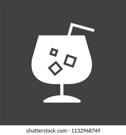 Refrescar la bebida fría con una ilustración de paja