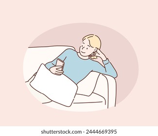 Entspannte junge Frau sitzt auf der Couch mit dem Handy, lächelnde Dame lacht mit Smartphone. Handgezeichnete Stil Vektorgrafik Design Illustrationen.