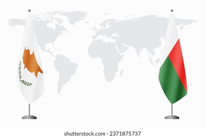 Banderas de la República de Chipre y Madagascar para una reunión oficial en el fondo del mapa mundial.
