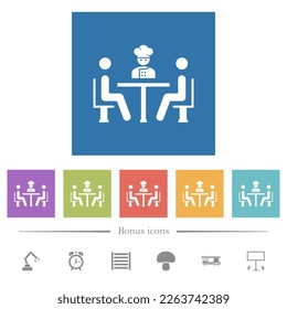 Restaurante con iconos blancos planos del chef en el fondo cuadrado. 6 iconos de bonificación incluidos.