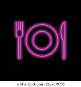 Restaurante, placa de cuchillo de horquilla icono simple. Diseño plano. Neón morado sobre fondo negro.ai