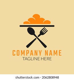 logotipo del restaurante. una combinación de cuchara, tenedor y un plato de comida