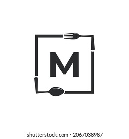 Logo del restaurante. Letra inicial M con horquilla de cuchara para plantilla de diseño de iconos con logotipo de restaurante