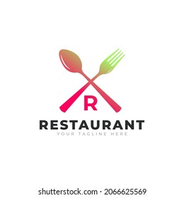 Logo del restaurante. Letra inicial R con horquilla de cuchara para plantilla de diseño de iconos con logotipo de restaurante