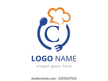 Logo del restaurante en el concepto de la carta C. Logo vectorial moderno para cafés, restaurantes, negocios de cocina e identidad de la empresa