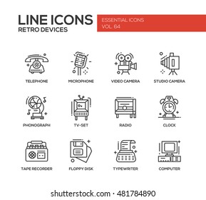 Dispositivos retro - conjunto de modernos iconos y pictogramas de diseño vectorial de línea plana. Teléfono, micrófono, vídeo, cámara de estudio, fonógrafo, televisor, radio, grabador de cinta, disquete, máquina de escribir, ordenador