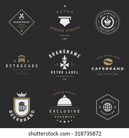 Conjunto de vectores de Logotipos Retro. Elementos de diseño de gráficos antiguos para logotipos, identidad, etiquetas, insignias, cintas, flechas y otros objetos. 