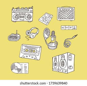 Artículos de música retro. Obtenido a mano. Nostalgia. Boombox, reproductor mp3, radio, auriculares, micrófono, altavoz, botones.