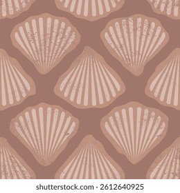 Retro seamless marine pattern of beige sea shells. Vintage geometric pattern of shells in 60s style.