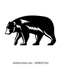 Ilustración de estilo retro de un oso negro americano o Ursus americanus, un oso mediano endémico a Norteamérica, caminando vista desde el lado sobre un fondo aislado hecho en blanco y negro de carpintería.