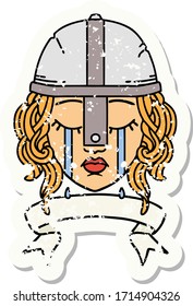 Personaje de combate humano llorando estilo retro tatuaje con pancarta