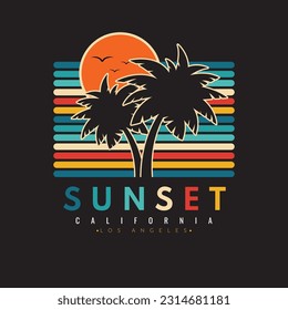 Insignias del logo de la marca Retro vintage California sunset en los gráficos de fondo negro para camisetas y otras producciones de impresión. Ilustración vectorial para el diseño. concepto de los años 70. 