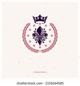 Insignia retro vintage compuesta por flores de lirio, corona imperial y estrellas pentagonales. Elemento de diseño de la idea de calidad del vector real, Fleur-De-Lis.