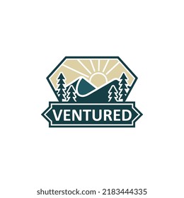Conception du logo Retro Vintage Mountain Sea Adventure