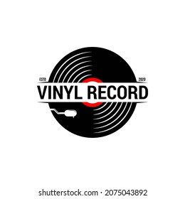 Plantilla de logotipo de distintivos de vinilo retro. Icono o emblema de la música vectorial.