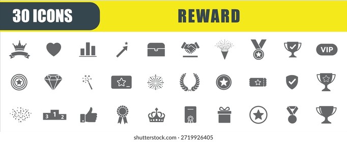 Conjunto de iconos de recompensa. Contiene corona, cofre del tesoro, insignia, certificado, corona, estrella e iconos del corazón. Colección de iconos sólidos. Ilustración vectorial.