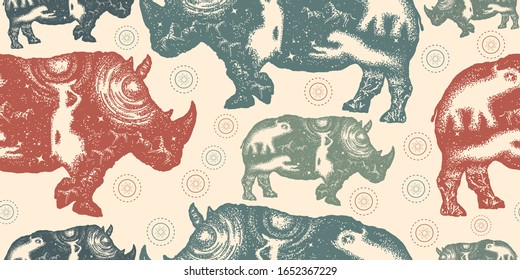 Rhinozeros. Nahtloses Muster. Verpacken von Altpapier, Scrapbooking-Stil. Vintage-Hintergrund. Mittelalterliches Manuskript, Gravur Kunst. Rhino Doppelexposition. Symbol Afrika, Savanne, Reise