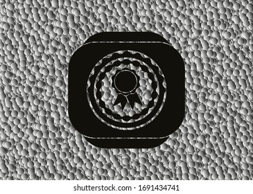 icono de cinta dentro de icono oscuro o emblema con fondo de burbujas. Ilustración vectorial. Detallado.