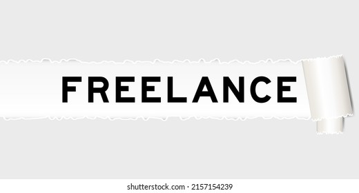 Fondo de papel gris despedazado que tienen freelance de palabra en parte desgarrada