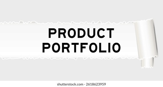 Fondo de papel gris rasgado que tiene la Cartera del producto de la palabra bajo la parte rasgada