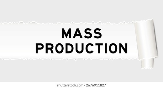 Fondo de papel gris rasgado que tienen producción en masa de la palabra bajo parte rasgada