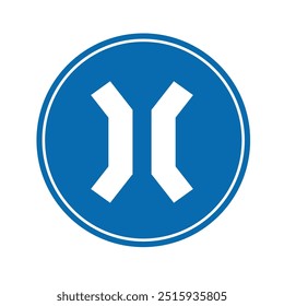 Icono de la señal de tráfico, advertencia para un estrechamiento en el tablero redondo azul. Conveniente para el uso del cartel y el icono del Web	
