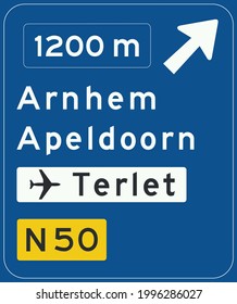 Road signs in the Netherlands, Advance warning sign of a motorway showing the distance to the next exit and destinations after the exit (the top destination is the name of the exit), direction to aero