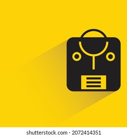 avatar robot con sombra de caída sobre fondo amarillo