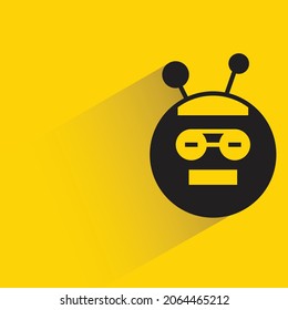 carácter robot con sombra de caída sobre fondo amarillo