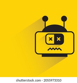 cabeza robot con sombra sobre fondo amarillo