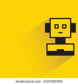 robot con sombra sobre fondo amarillo